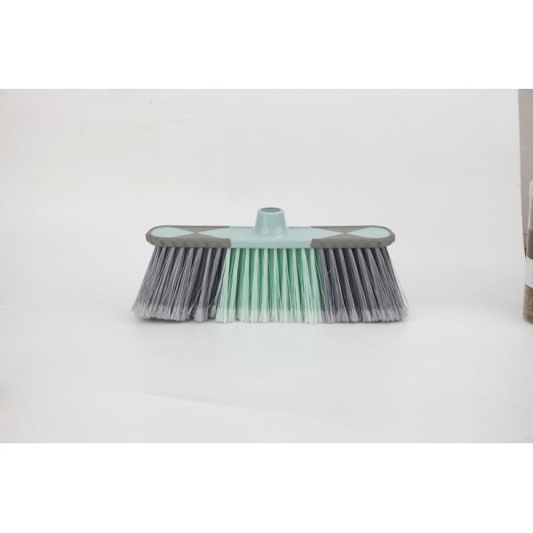 water Flow Through Wash Brush